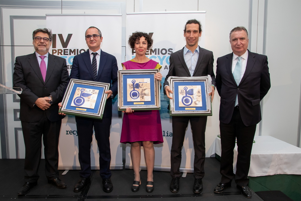 Foto de familia premiados IV Premios Recyclia 1